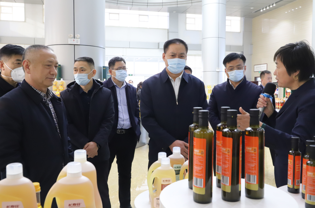 濱州市副市長、市公安局局長郝建來山東三星集團督導(dǎo)食品安全“兩個責任”工作機制落實情況