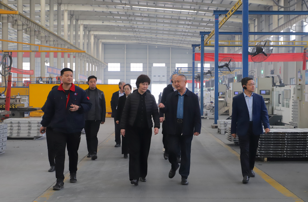 省工商聯(lián)黨組成員、秘書長于玲一行來山東三星集團調(diào)研