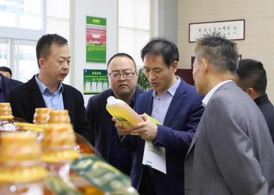 甘肅省定西市糧食和物資儲備局黨組書記、局長燕永春一行來山東三星集團參觀座談