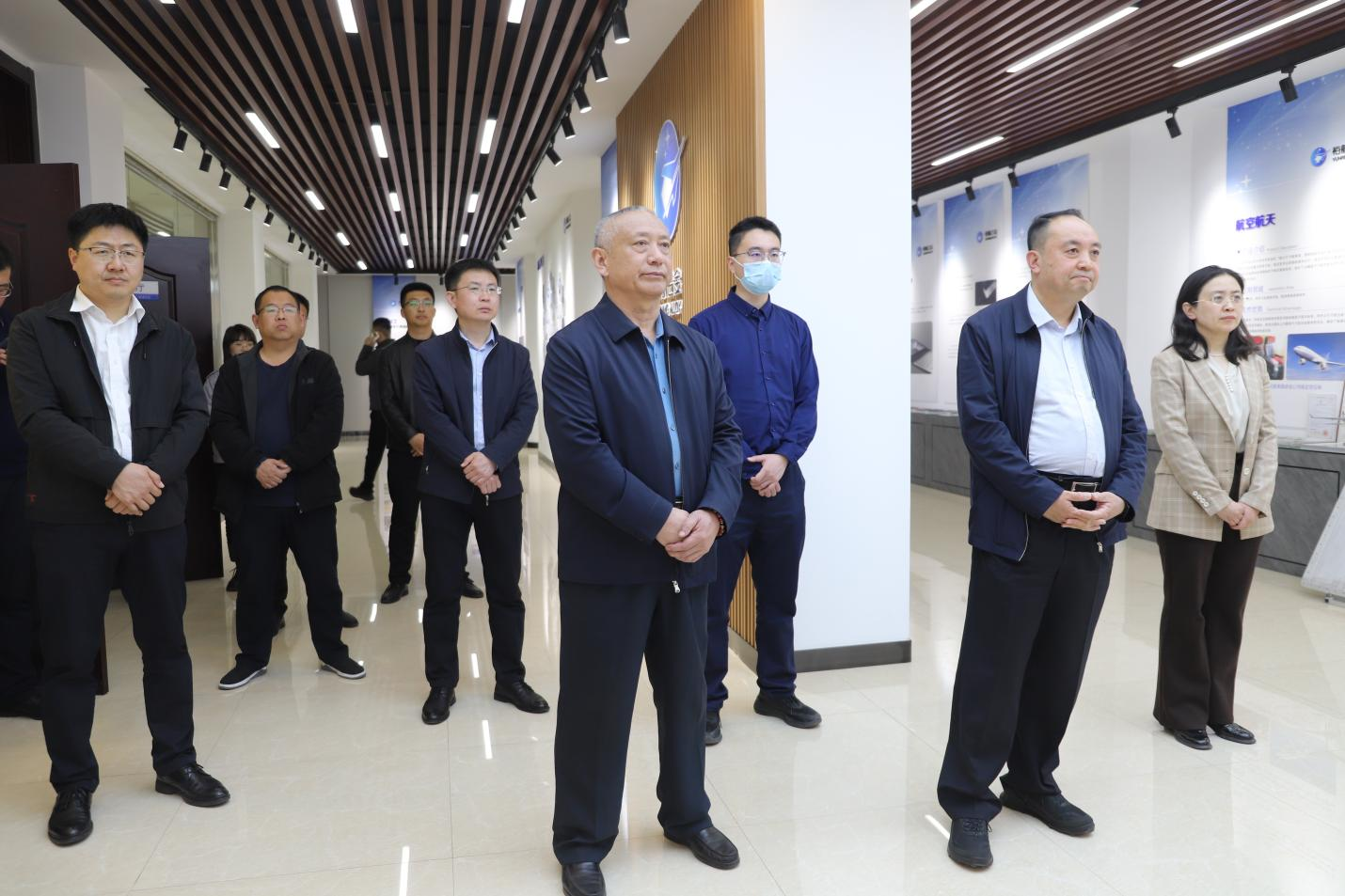 省工信廳電子信息產(chǎn)業(yè)處處長(zhǎng)、二級(jí)巡視員李英峰來山東三星集團(tuán)調(diào)研