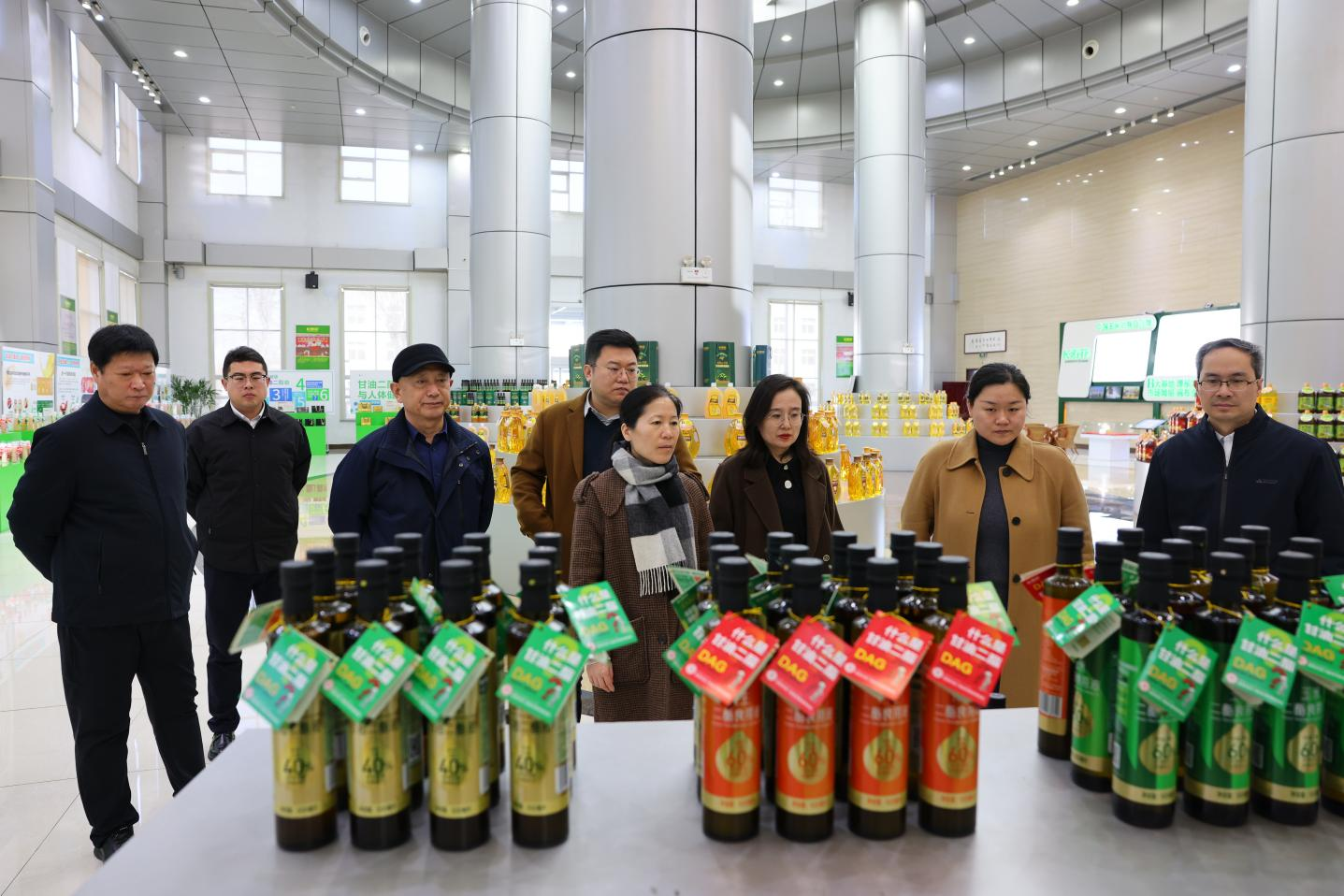 青島農(nóng)業(yè)大學(xué)調(diào)研組來山東三星集團調(diào)研