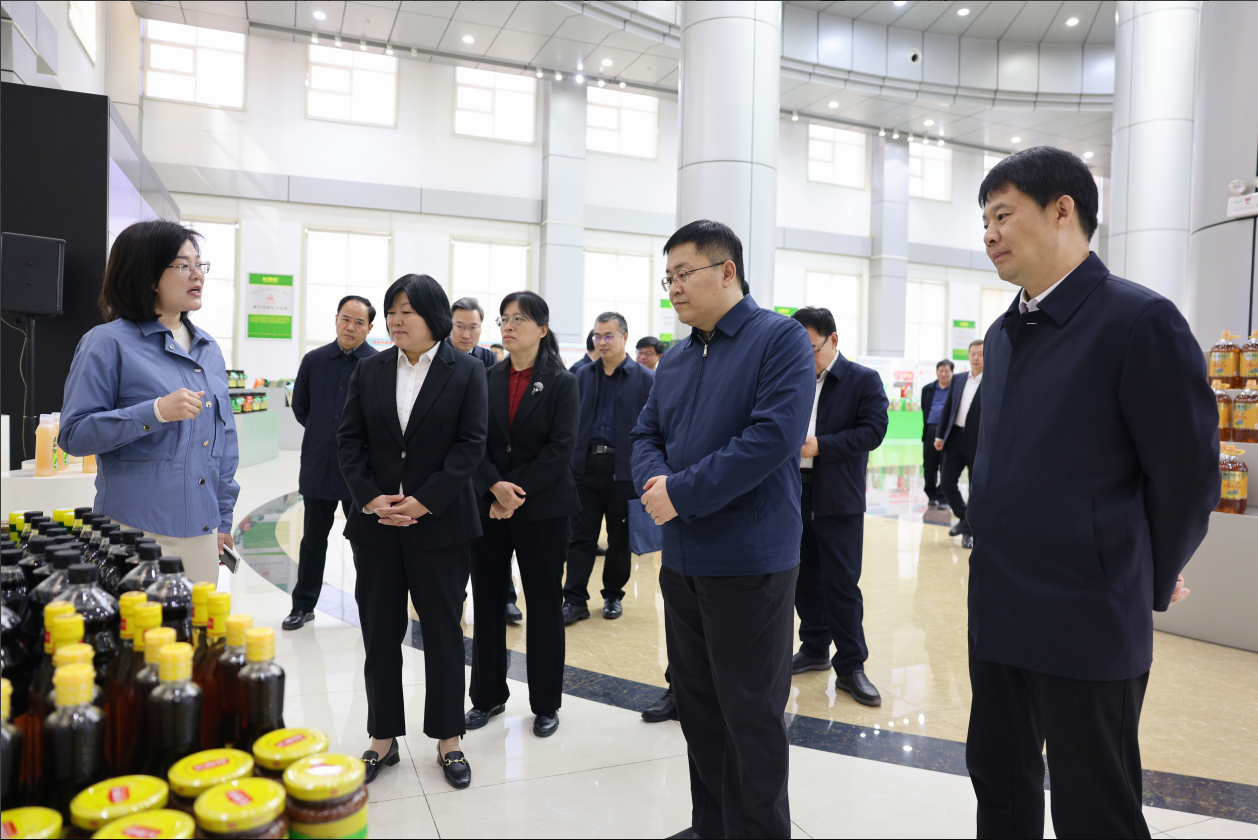 濱州市“首批國家互聯(lián)網(wǎng)信息辦公室網(wǎng)絡(luò)立法聯(lián)系點”建設(shè)推進會議與會領(lǐng)導來山東三星集團調(diào)研