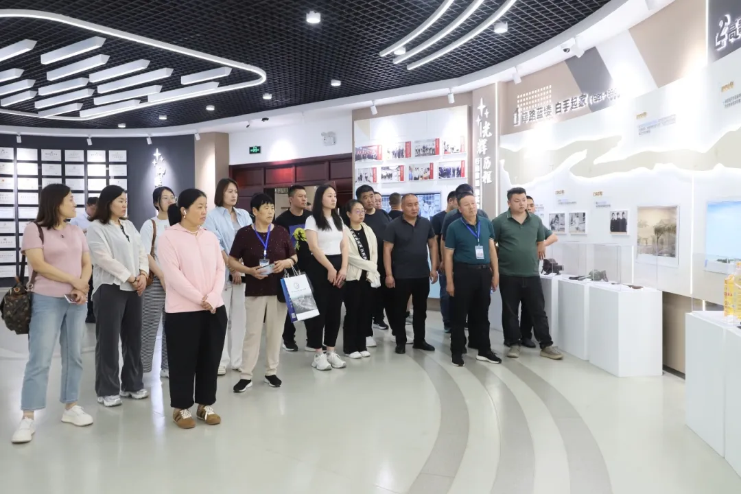 濱州北海經(jīng)濟(jì)開發(fā)區(qū)村（社區(qū)）黨組織書記、村（居）委會主任和村黨組織帶頭人后備力量示范培訓(xùn)班來山東三星集團(tuán)參觀學(xué)習(xí)