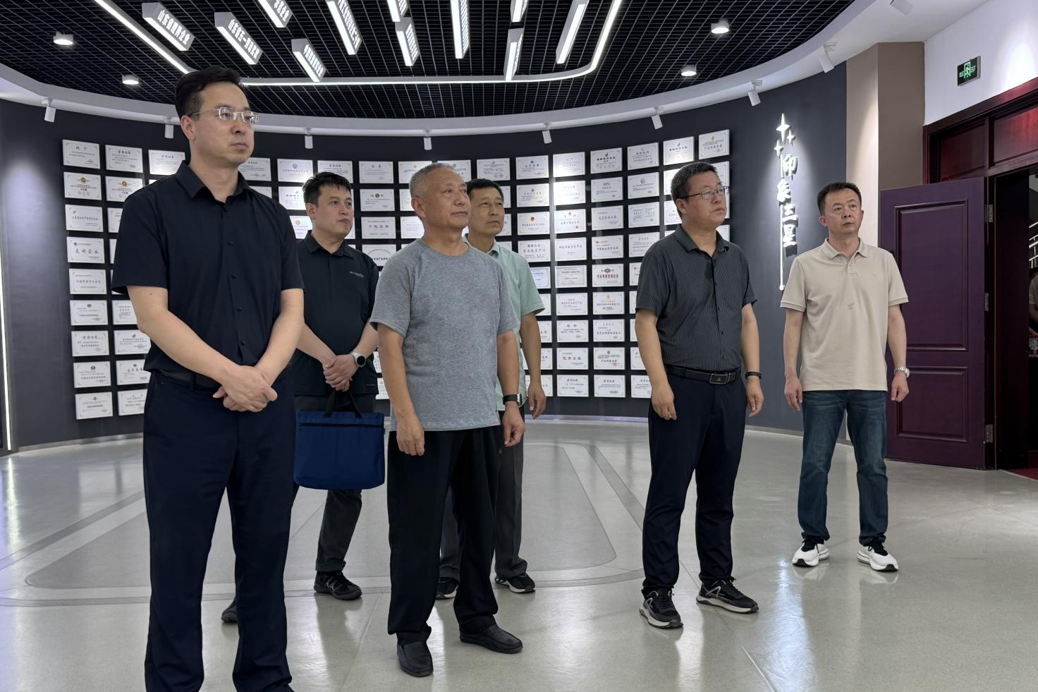 通遼市科爾沁區(qū)委副書(shū)記、政府區(qū)長(zhǎng)金樹(shù)國(guó)來(lái)山東三星集團(tuán)考察