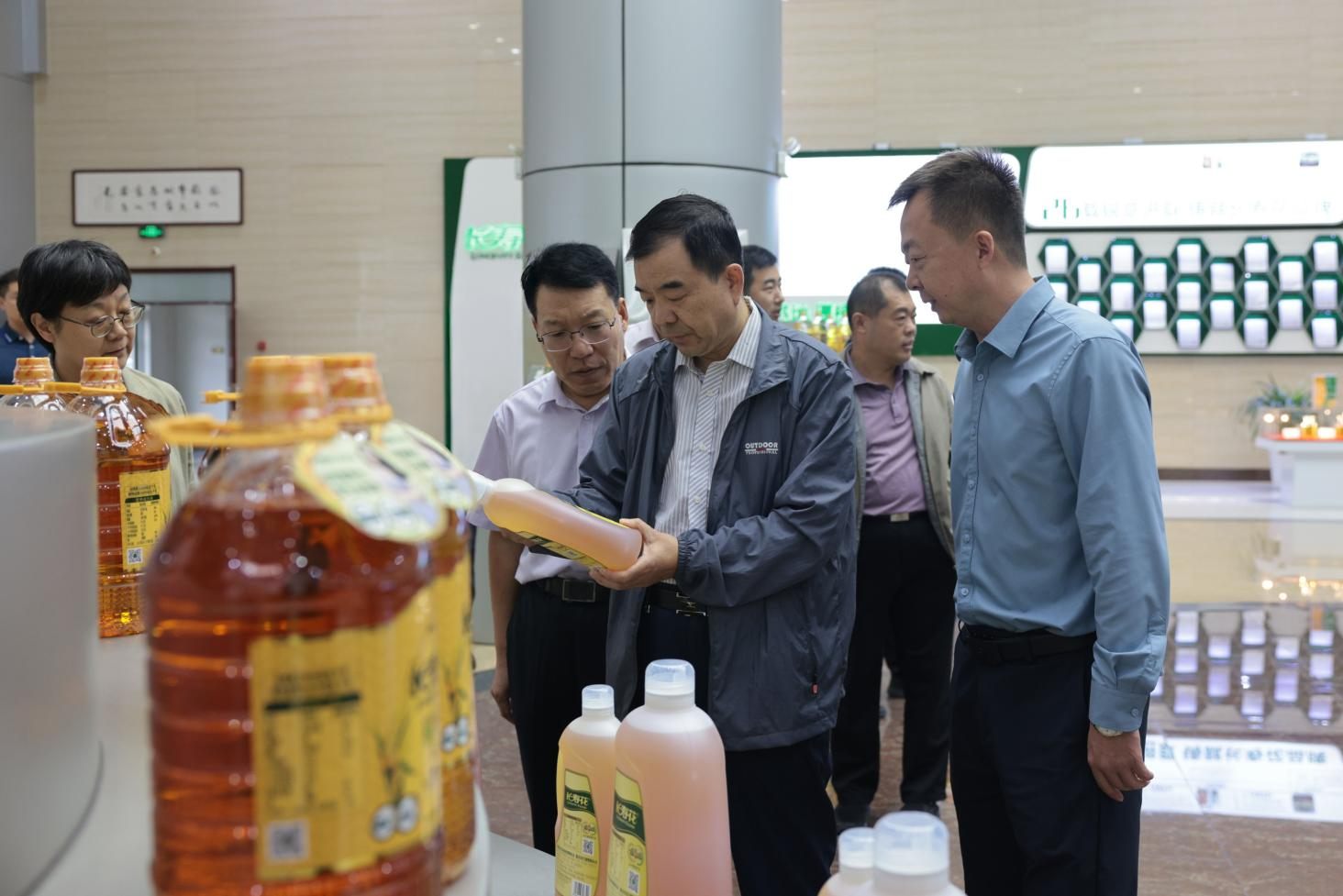 鄒平市人大常委會調(diào)研組來山東三星集團調(diào)研