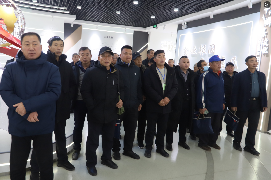 樂陵市高素質(zhì)農(nóng)民糧油產(chǎn)能提升主體培育培訓班走進山東三星集團參觀學習