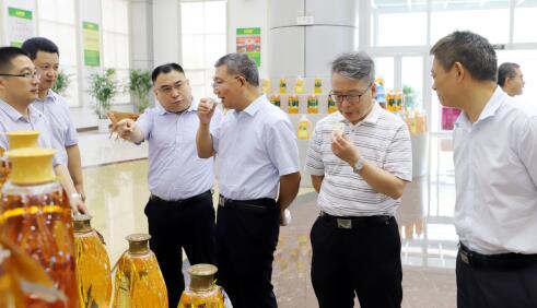 中國糧食經(jīng)濟雜志社社長、主編李福君來山東三星集團調(diào)研