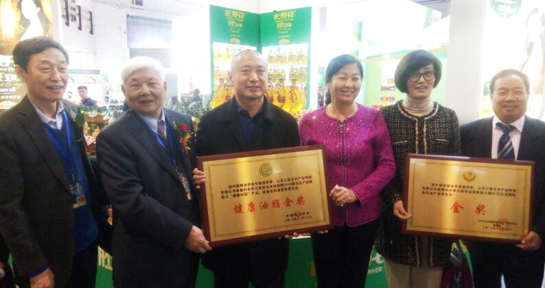 長壽花金胚玉米油、稻米油雙雙榮獲糧油行業(yè)品質(zhì)金獎